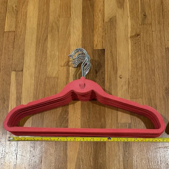 *last chance* Clutter Free | Set of Pink Velvet Hangers - Picture 9 of 11